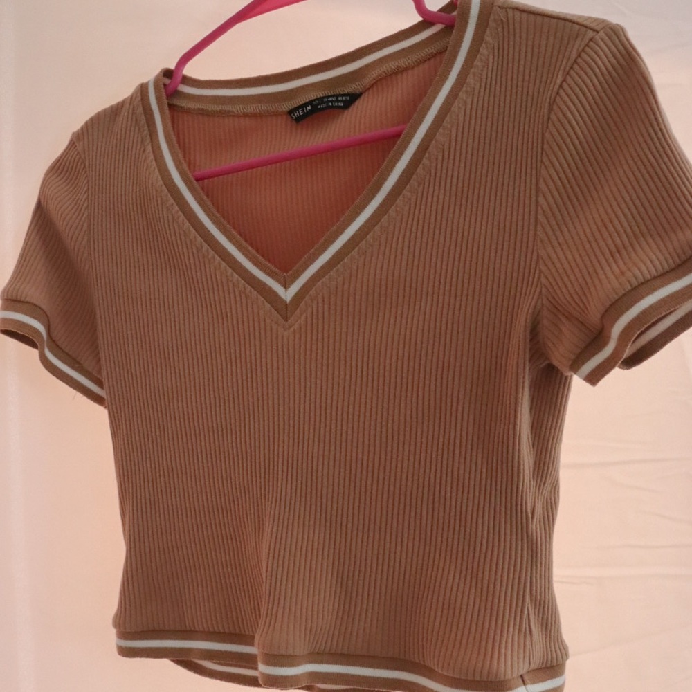 Brown cropped tee